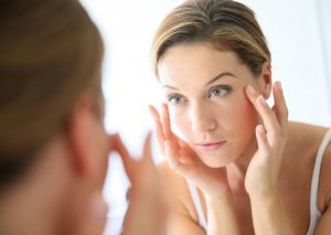 Arrugas prematuras: qué son y cómo prevenirlas