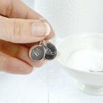 Cómo limpiar joyas de plata con seguridad